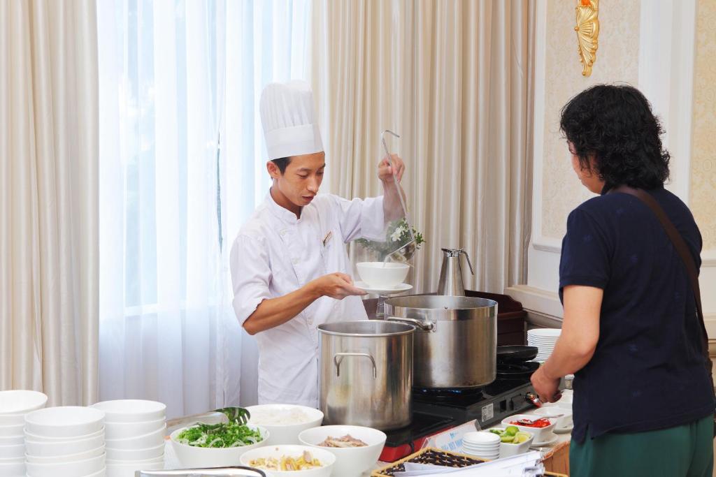 Khách lưu trú tại Ha Long DC Hotel