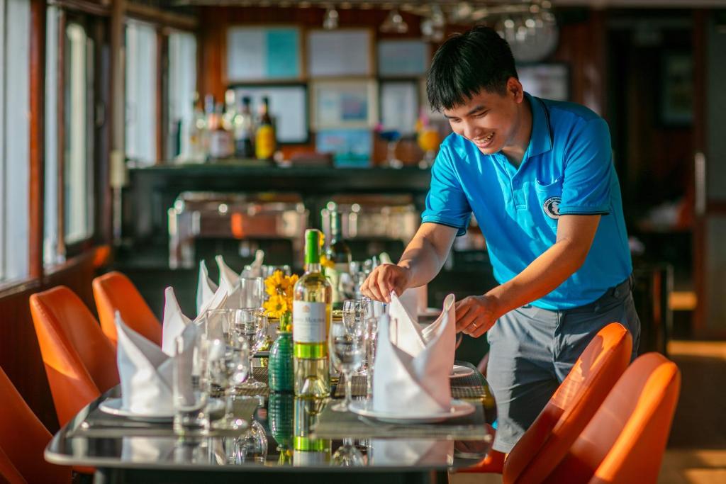 Khách lưu trú tại Halong Fantasea Cruise