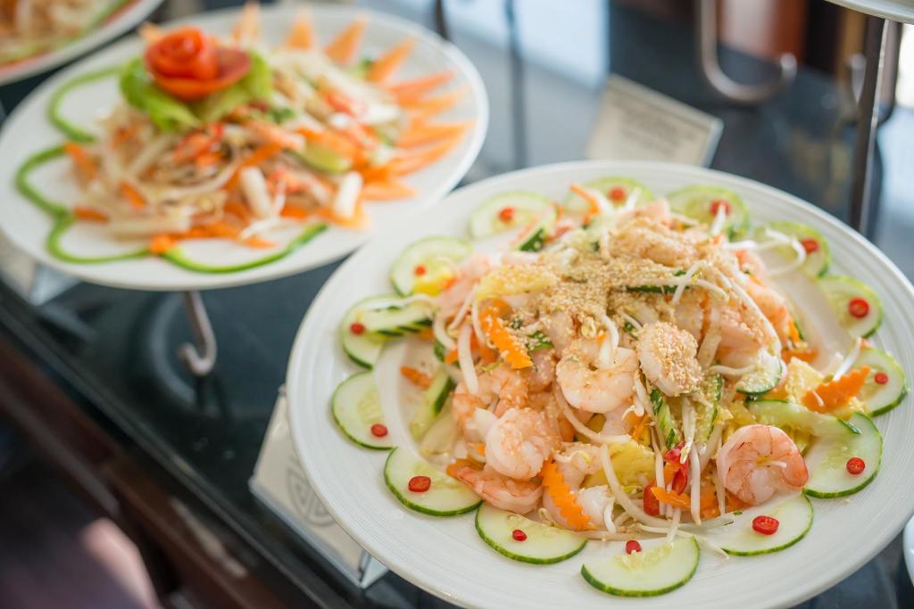 Đồ ăn tại/gần du thuyền