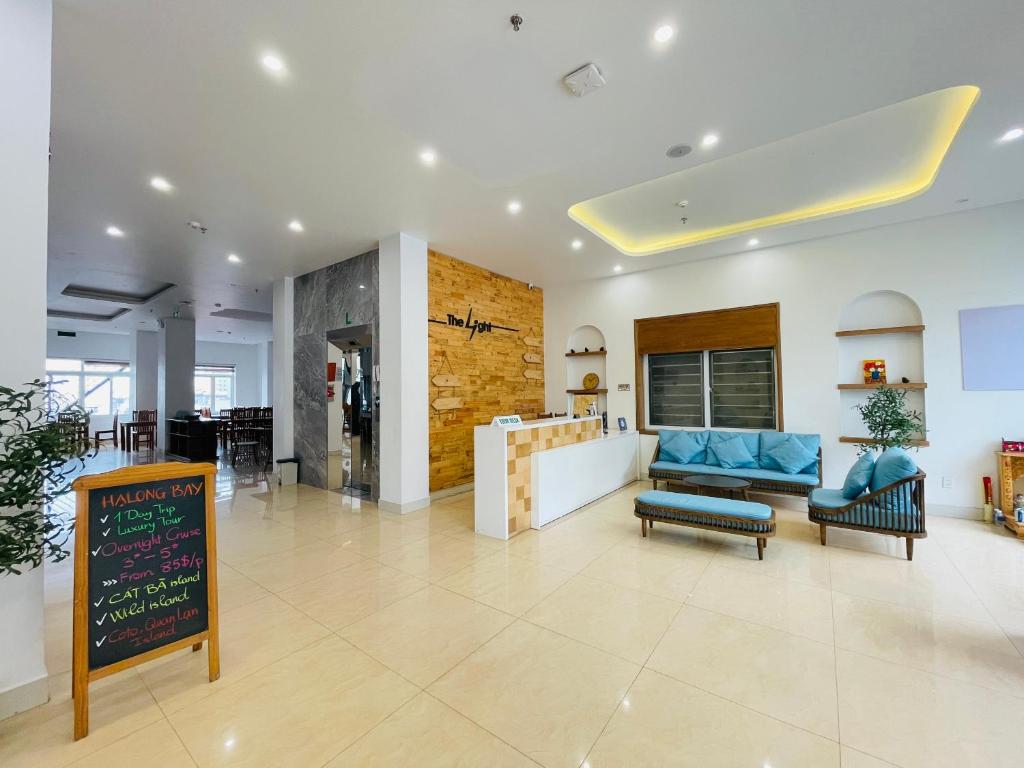 Khu vực ghế ngồi tại The Light Hotel
