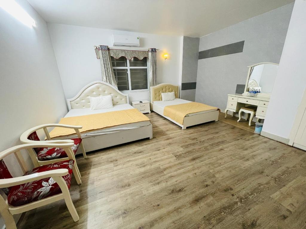 Giường trong phòng chung tại The Light Hotel