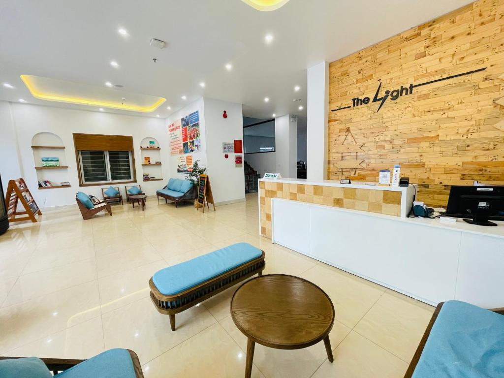 Khu vực ghế ngồi tại The Light Hotel