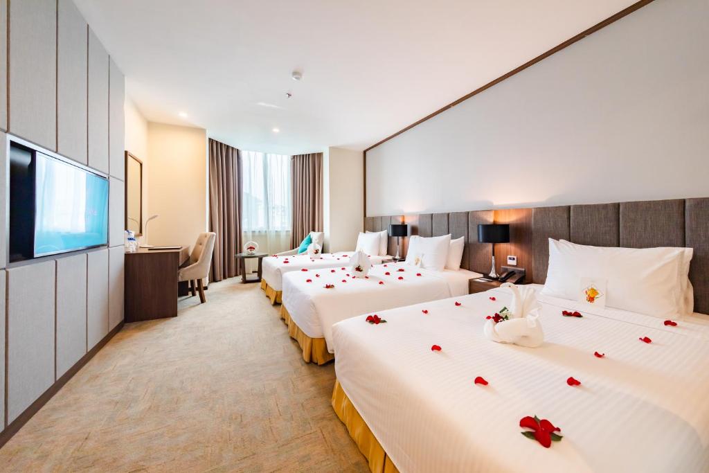 Giường trong phòng chung tại Mường Thanh Holiday Suối Mơ Hạ Long