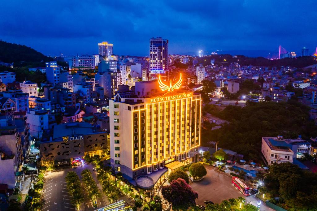 Cảnh Hạ Long hoặc tầm nhìn thành phố từ khách sạn