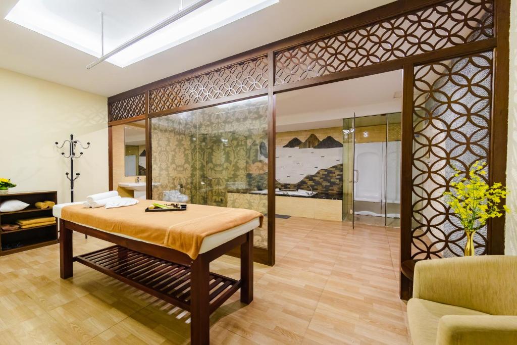 Khu vực ghế ngồi tại Muong Thanh Luxury Quang Ninh Hotel
