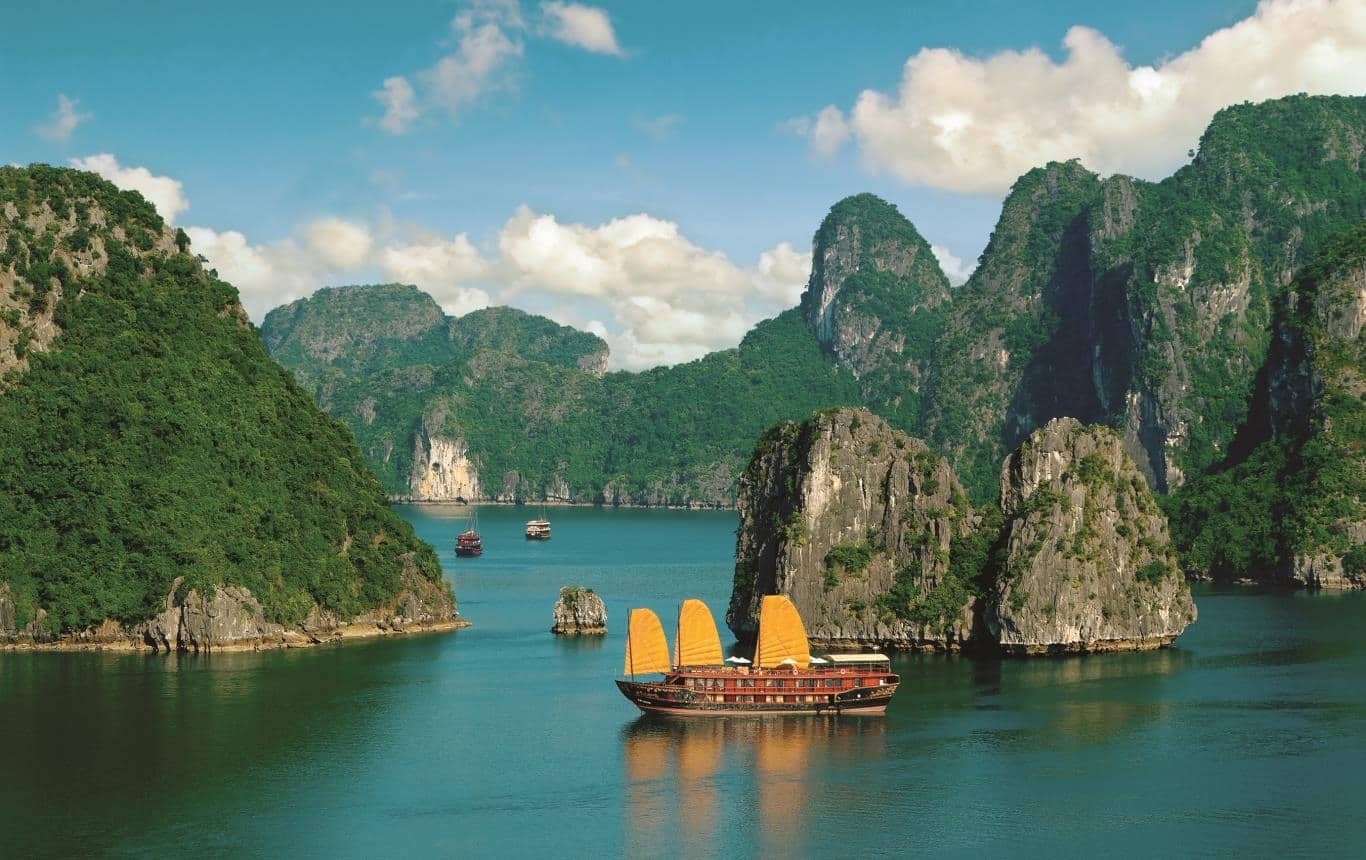 Vịnh Hạ Long: Tác phẩm nghệ thuật thiên nhiên ban tặng