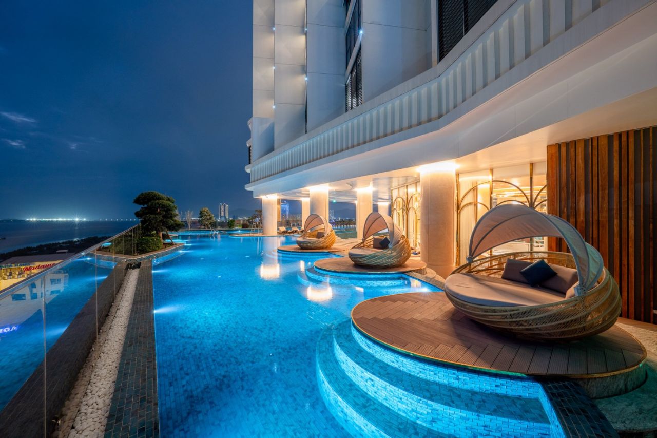 Combo Sea Stars Hạ Long Hotel (5*) 2N1Đ + Du thuyền Luna (5*)