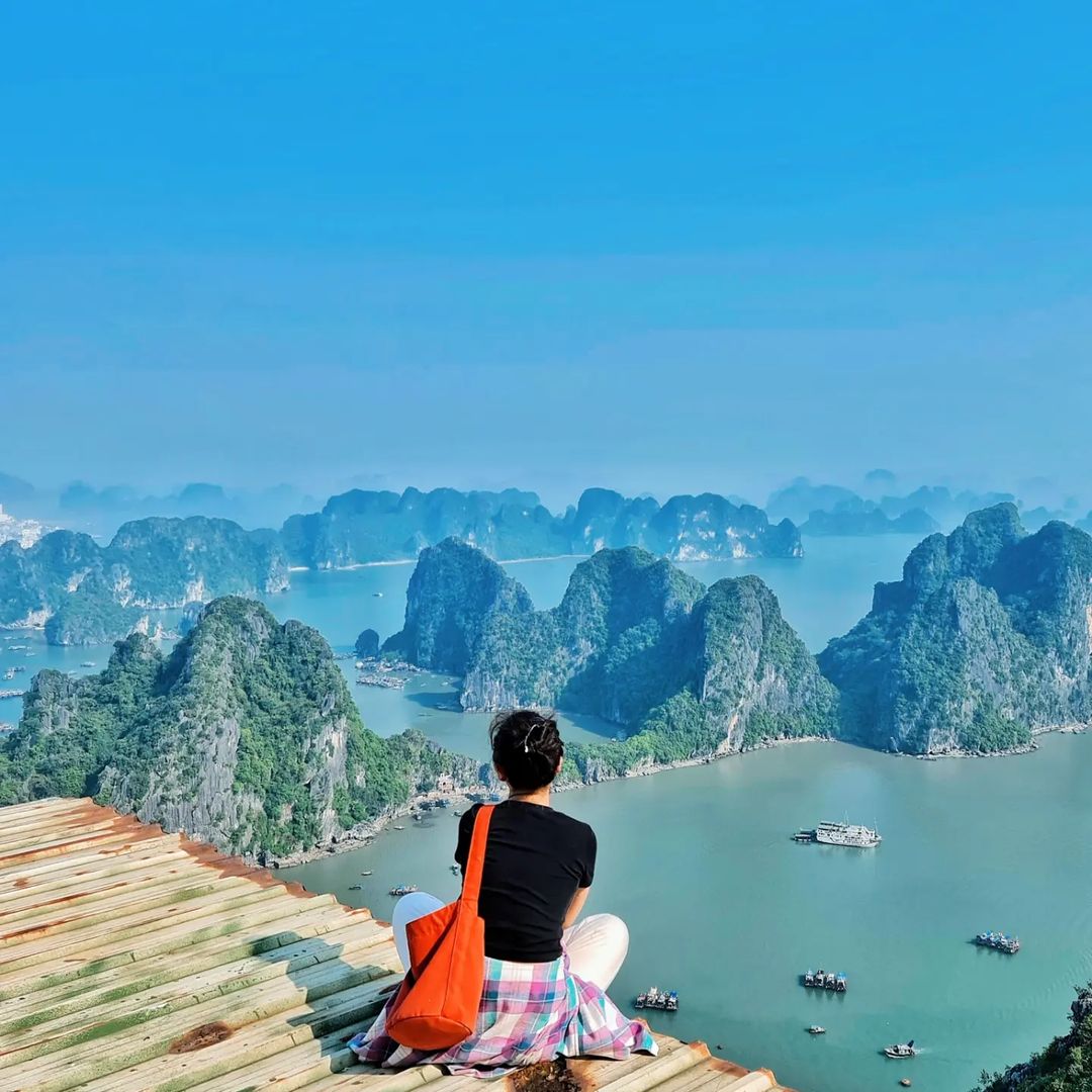 Danh thắng núi Bài Thơ - niềm tự hào của người Quảng Ninh - iVIVU.com