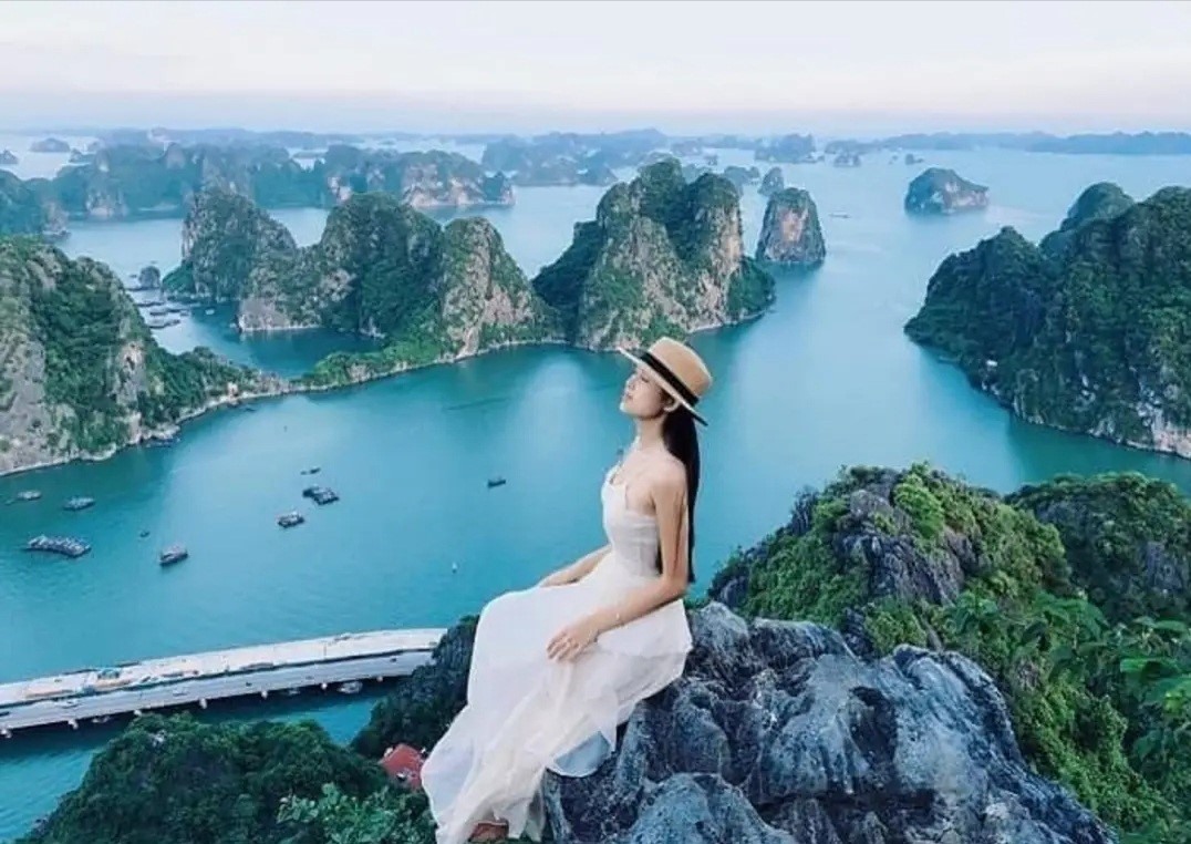 Những hình ảnh siêu thực từ đỉnh núi Bài Thơ