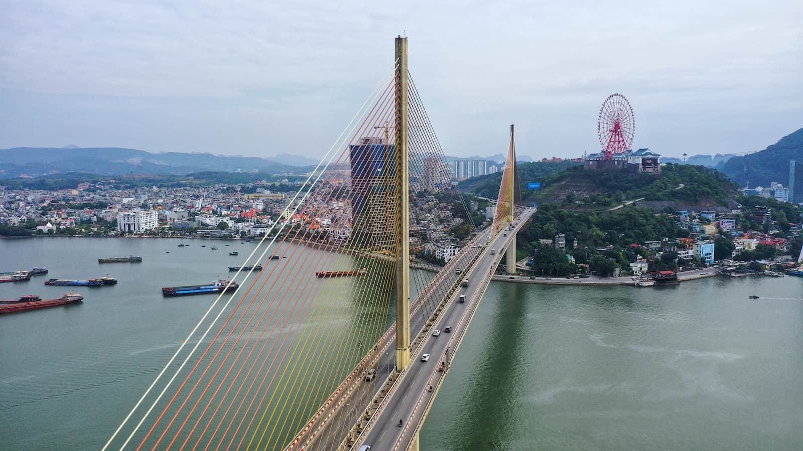 Cầu Bãi Cháy: Biểu tượng kiêu hãnh của thành phố Hạ Long