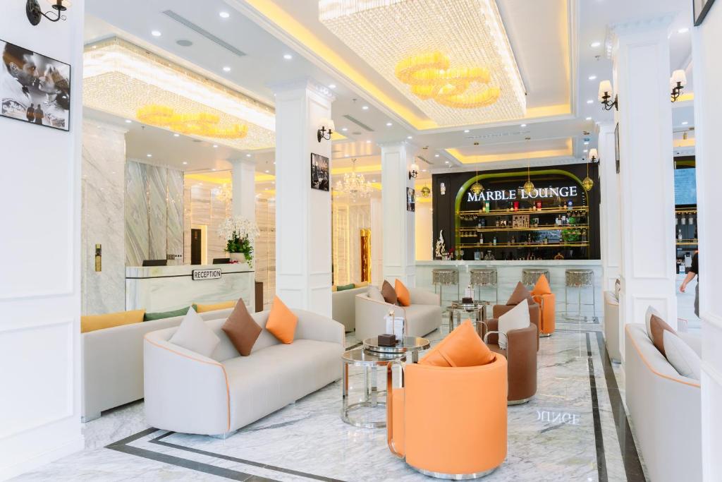 Khu vực ghế ngồi tại SC Luxury Hotel