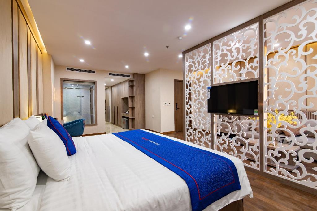 TV/trung tâm giải trí tại Sunshine Hotel Móng Cái