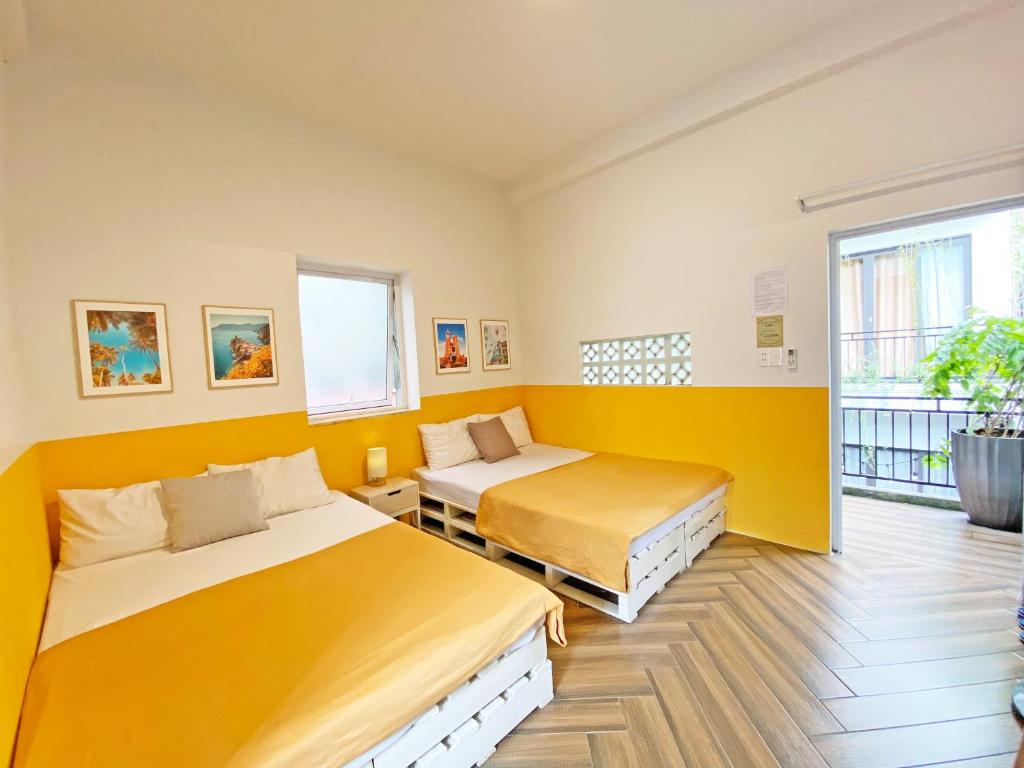 Giường trong phòng chung tại The Bay - Ha Long Homestay