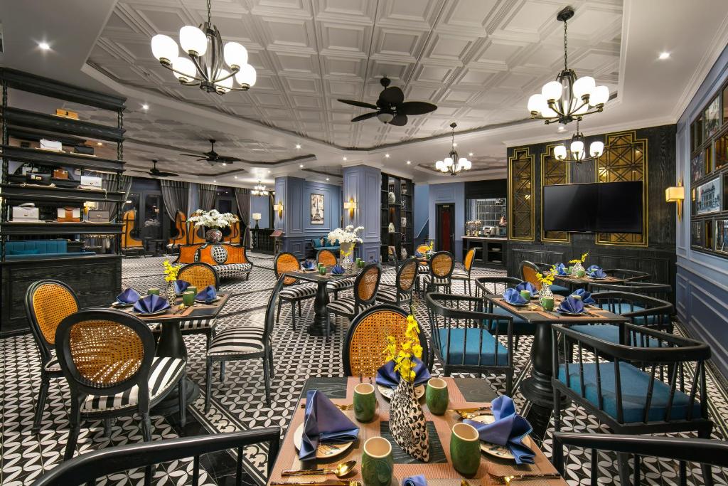 Khu vực ghế ngồi tại The Exquisite HaLong Hotel