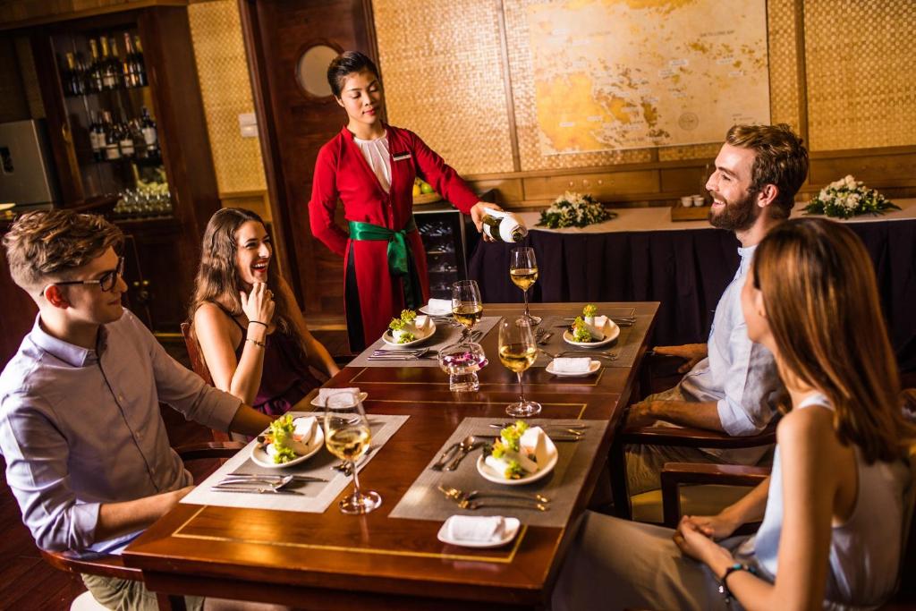 Khách lưu trú tại Bhaya Halong Cruises