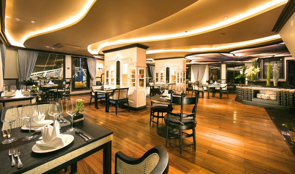 Nhà hàng/khu ăn uống khác tại Le Journey Luxury Cruise