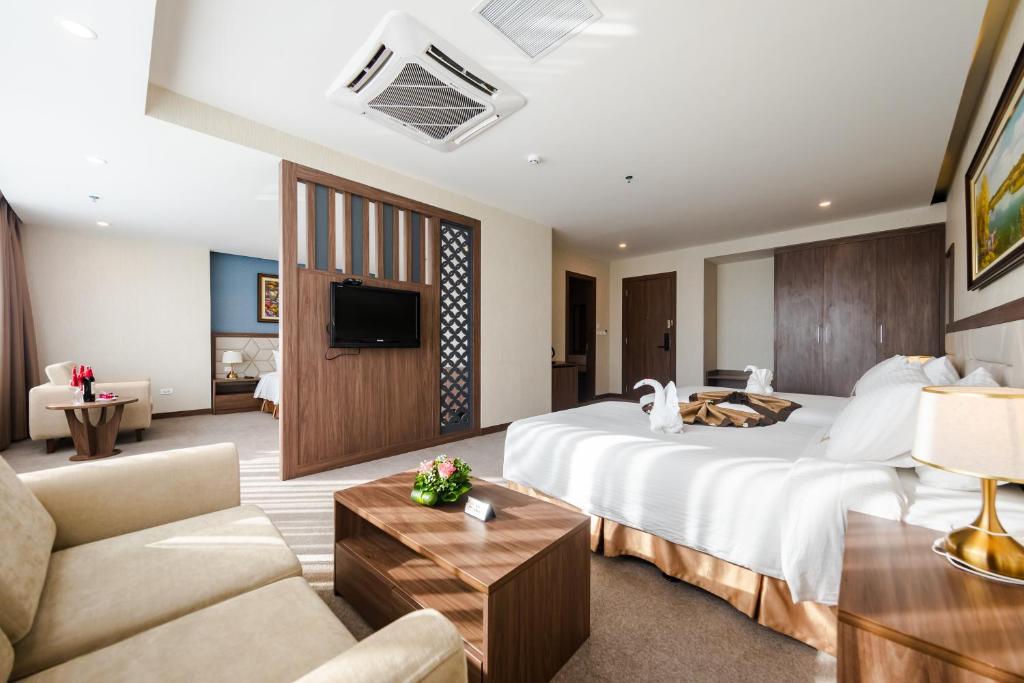 TV/trung tâm giải trí tại Muong Thanh Grand Ha Long Hotel