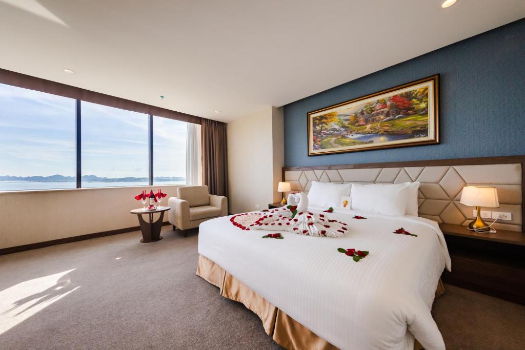 Giường trong phòng chung tại Muong Thanh Grand Ha Long Hotel