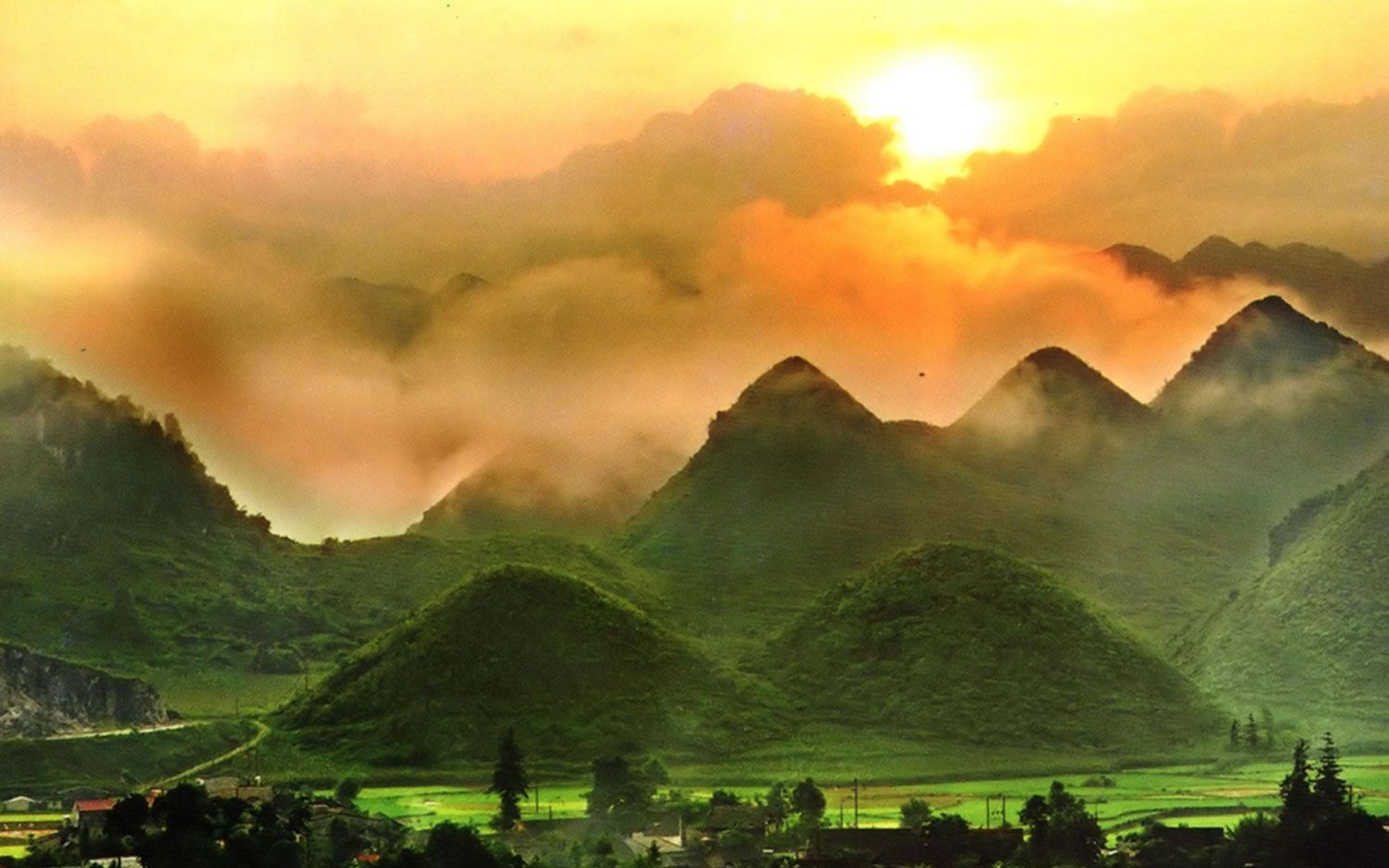 Núi Đôi Quản Bạ - Chiêm ngưỡng tòa thiên nhiên quyến rũ nơi địa đầu Tổ Quốc