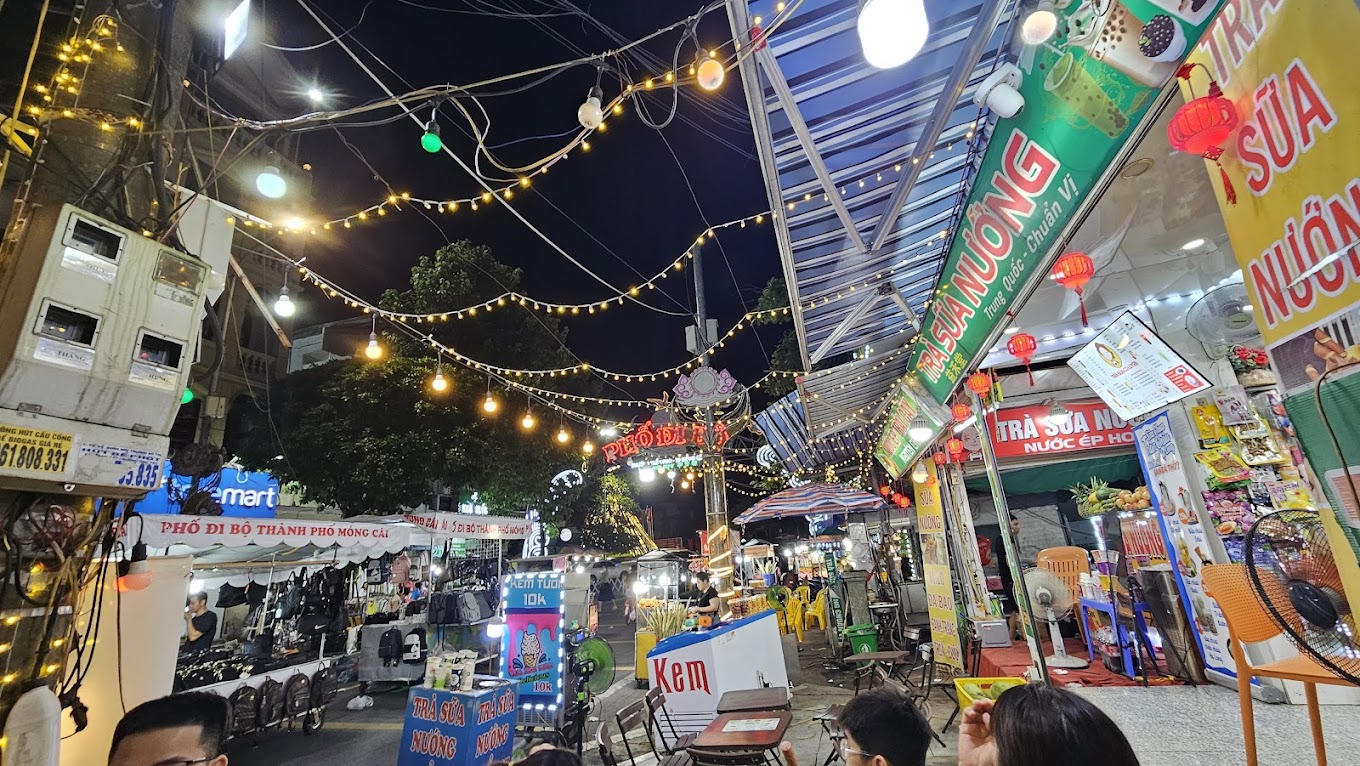 Chợ đêm Móng Cái: Điểm mua sắm, ẩm thực sôi động về đêm