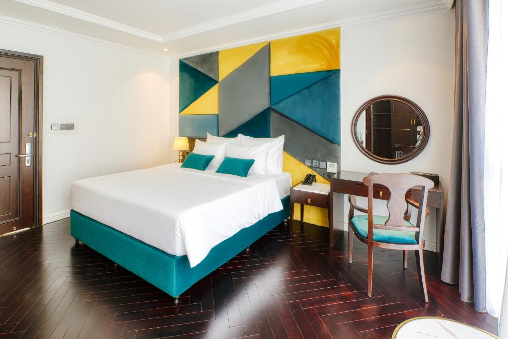 Giường trong phòng chung tại The Almin Hotel