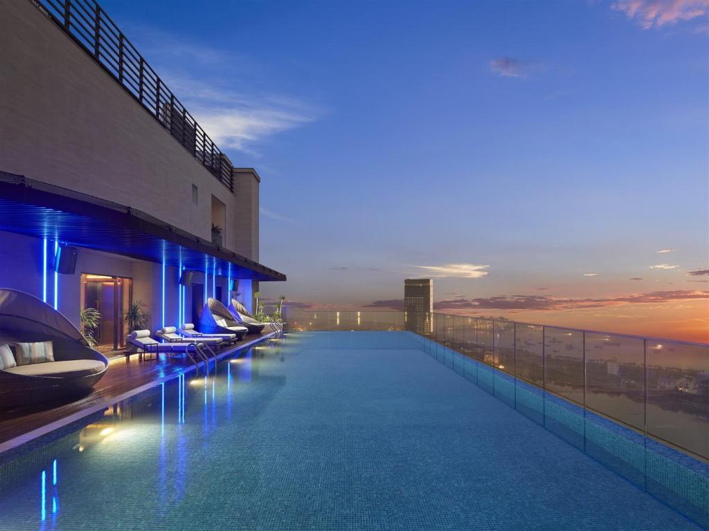 Hồ bơi trong/gần The Watson Premium HaLong Hotel