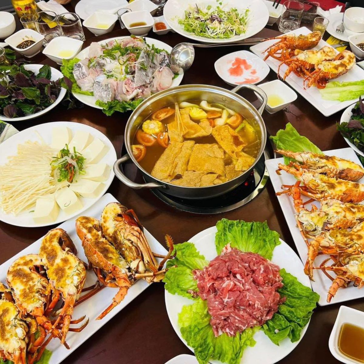 10 địa chỉ thưởng thức hải sản ở Quảng Ninh NỔI TIẾNG