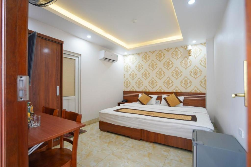 Giường trong phòng chung tại TiGon Hotel