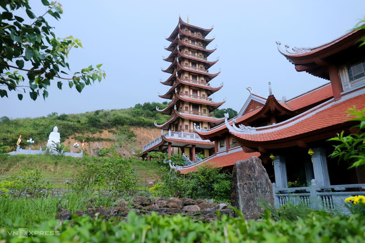 Amazing Vietnam: Ngôi chùa trên núi giữ 4 kỷ lục Việt Nam