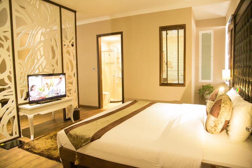 Giường trong phòng chung tại CityBay Palace Hạ Long Hotel