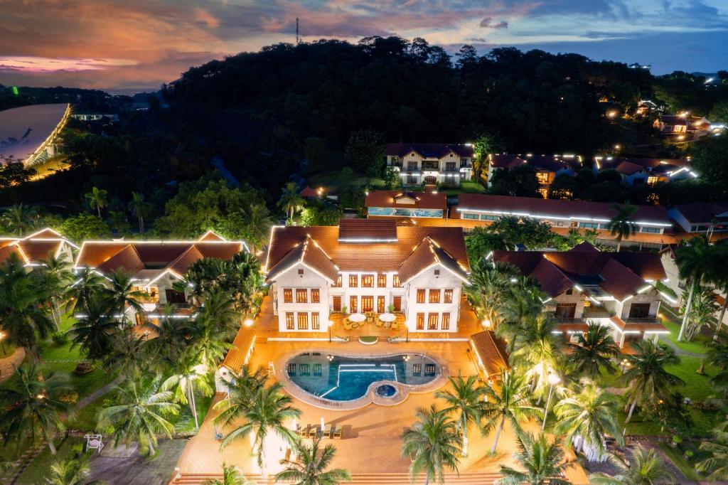 Hồ bơi trong/gần Tuan Chau Resort Ha Long