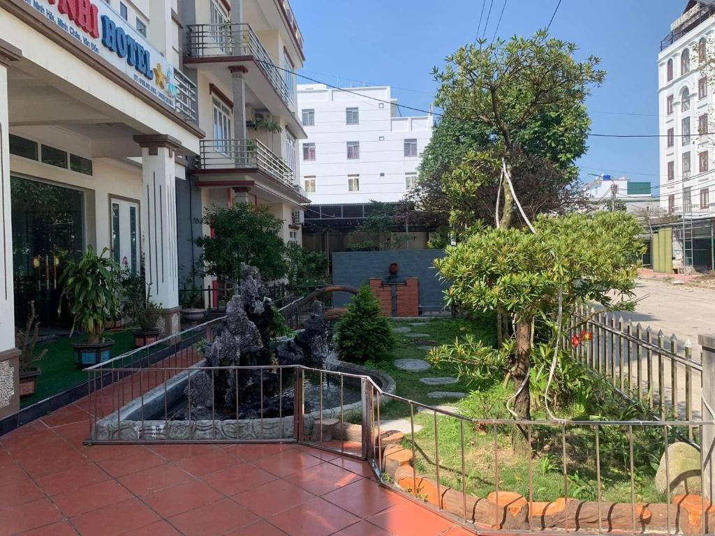 Vườn quanh Yến Nhi Hotel VĐ- by BAY LUXURY