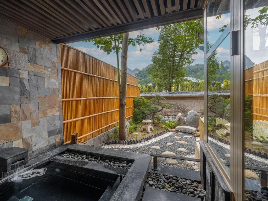 Vườn quanh Yoko Onsen Quang Hanh