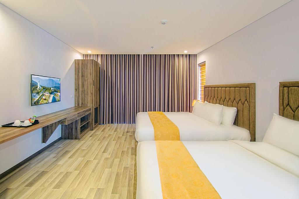 Giường trong phòng chung tại Sea Light Hotel Da Nang