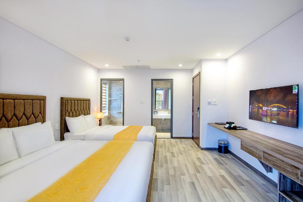 Giường trong phòng chung tại Sea Light Hotel Da Nang