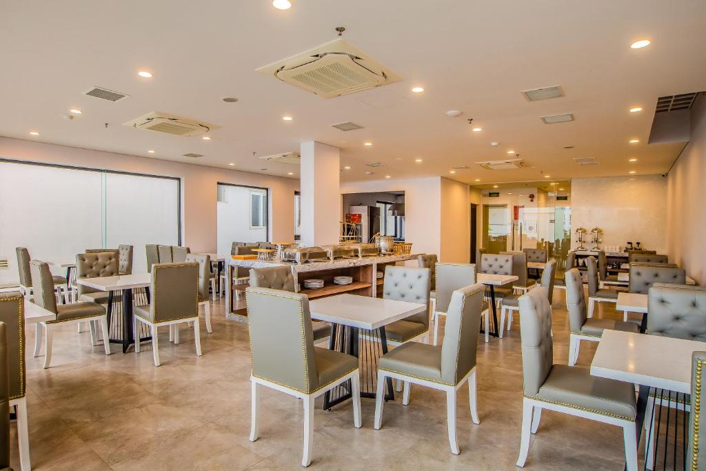 Khu vực ghế ngồi tại Sea Light Hotel Da Nang