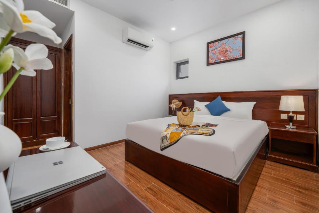 Giường trong phòng chung tại Sea Near Me Hotel Danang